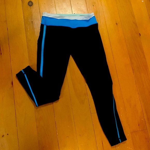 LuLu Lemon Size 6 - Picture 1 of 2